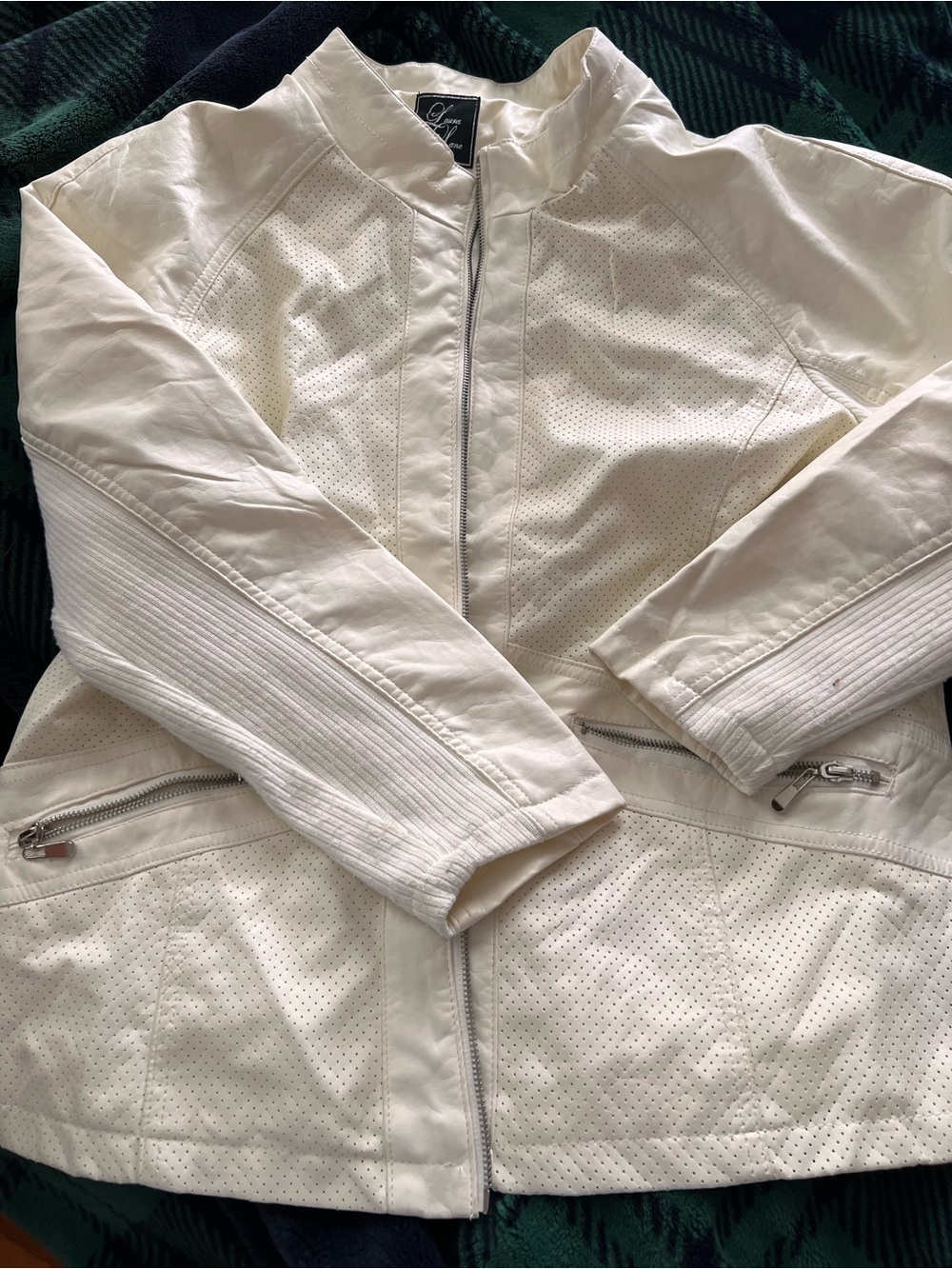 Women’s Laura Lane Cream Perforated Zip-Front Jacket, size 2x